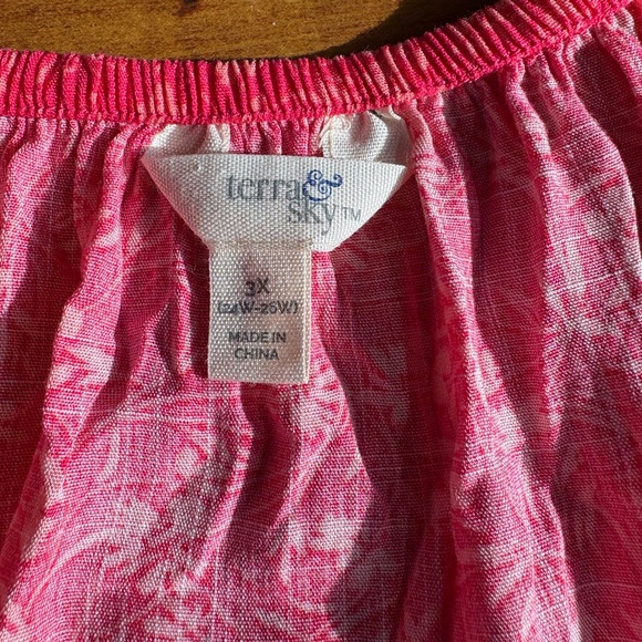 Terra & Sky Red Floral Blouse - Picture 3 of 3